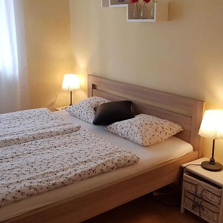 Apartman Lotos Apartment Микулов Екстериор снимка