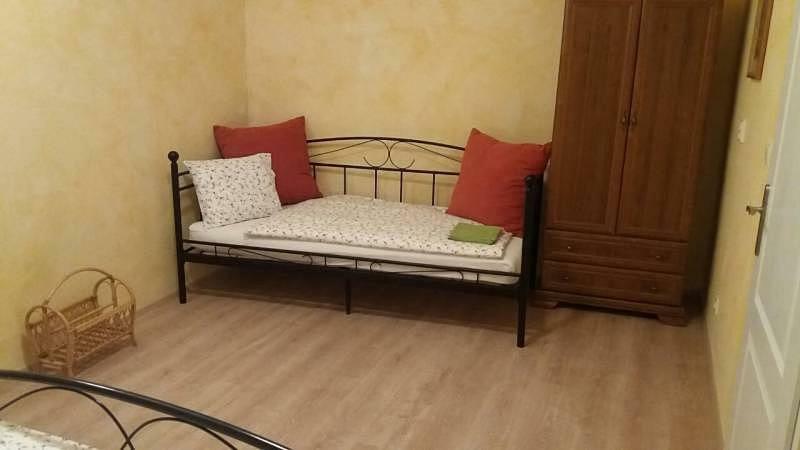 Apartman Lotos Apartment Микулов Екстериор снимка